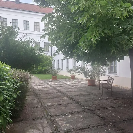 Lakeside Heritage Apartment *